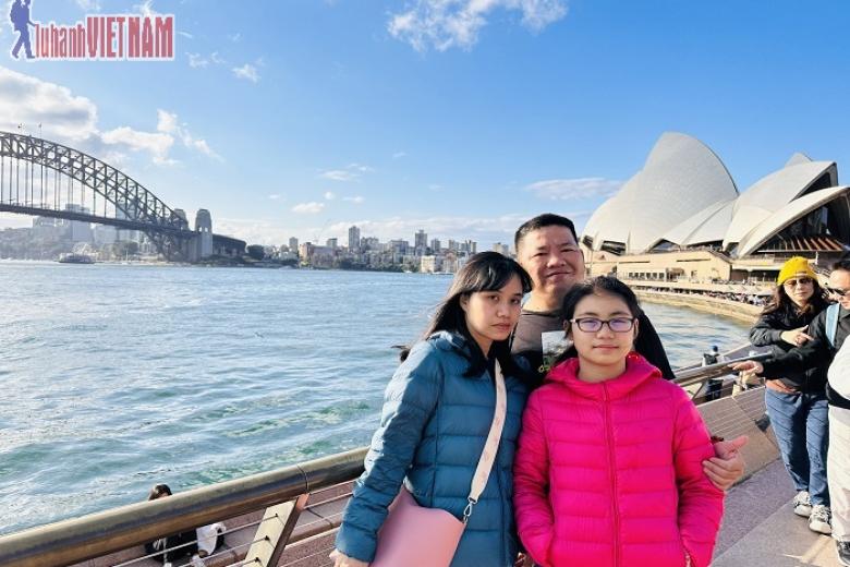 Khách chụp ảnh lưu niệm