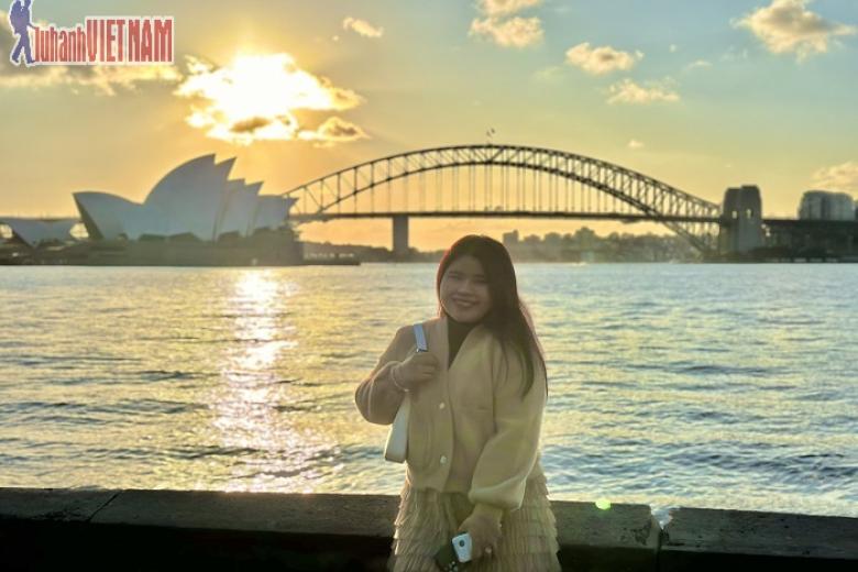 Khách chụp ảnh lưu niệm