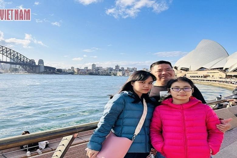 Khách chụp ảnh lưu niệm