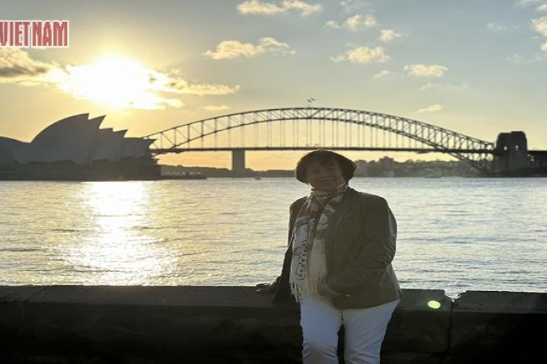 Khách chụp ảnh lưu niệm