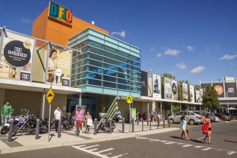 Mua sắm tại khu DFO