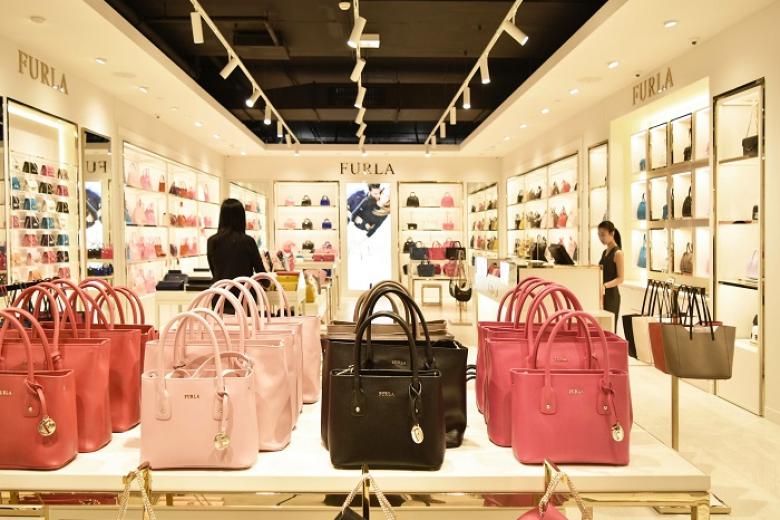 Mua sắm tại khu DFO