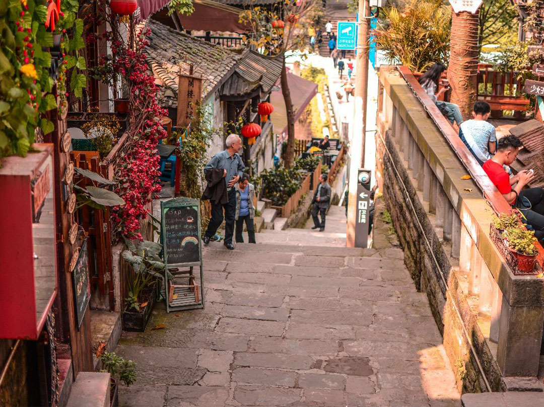 Từ Khí Khẩu, còn gọi là Ciqikou, là một cổ trấn nghìn năm tuổi 